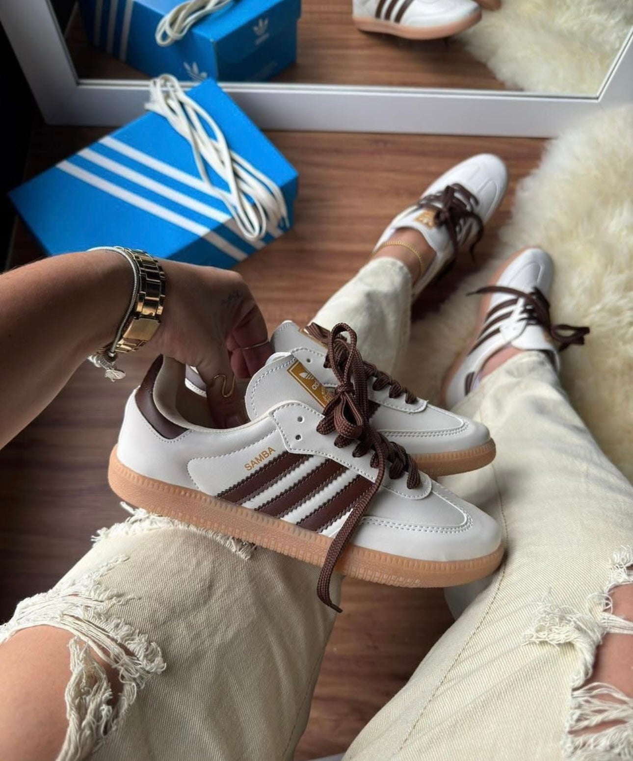 Samba brodeaux and white
