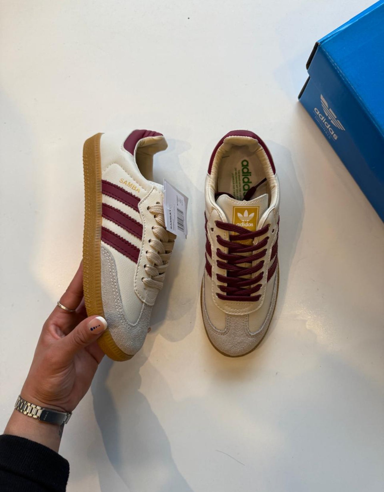 Samba brodeaux and white