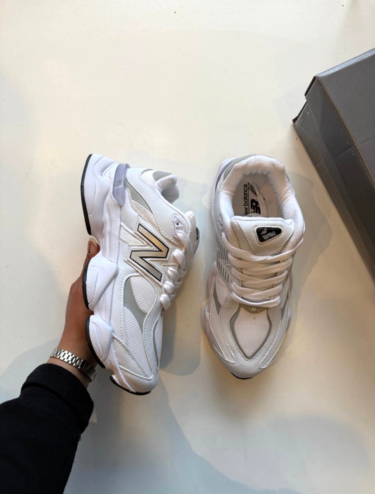 New balance white